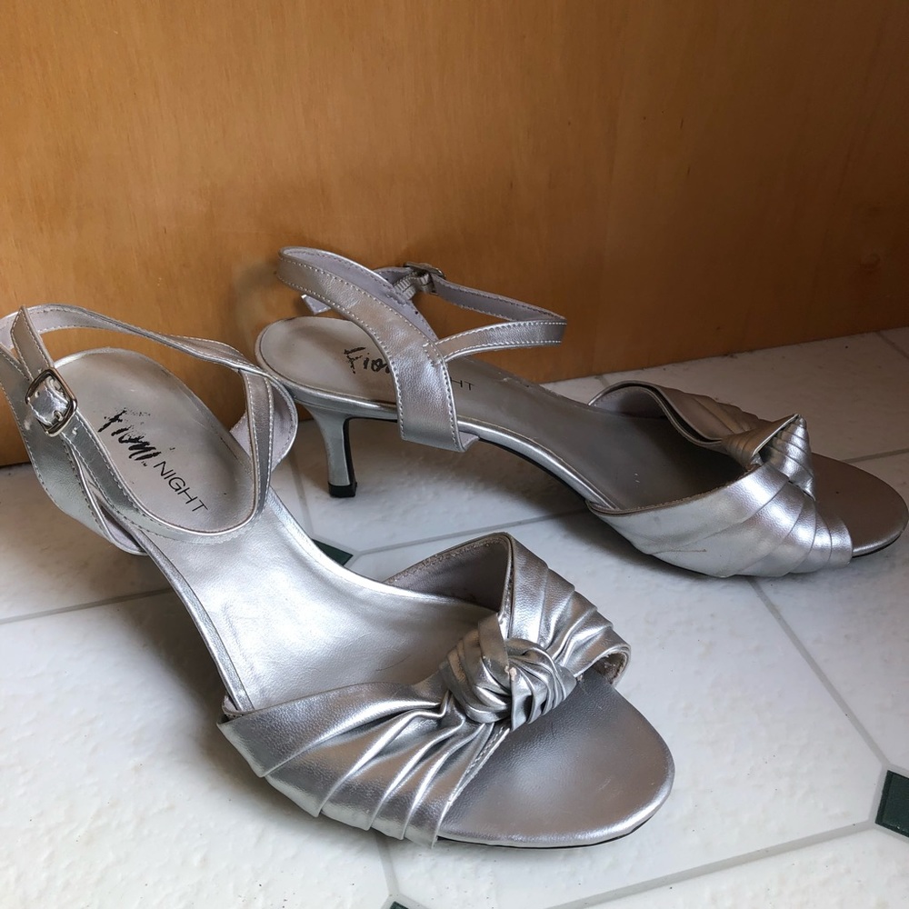 Silver Heels - Picture 2 of 8